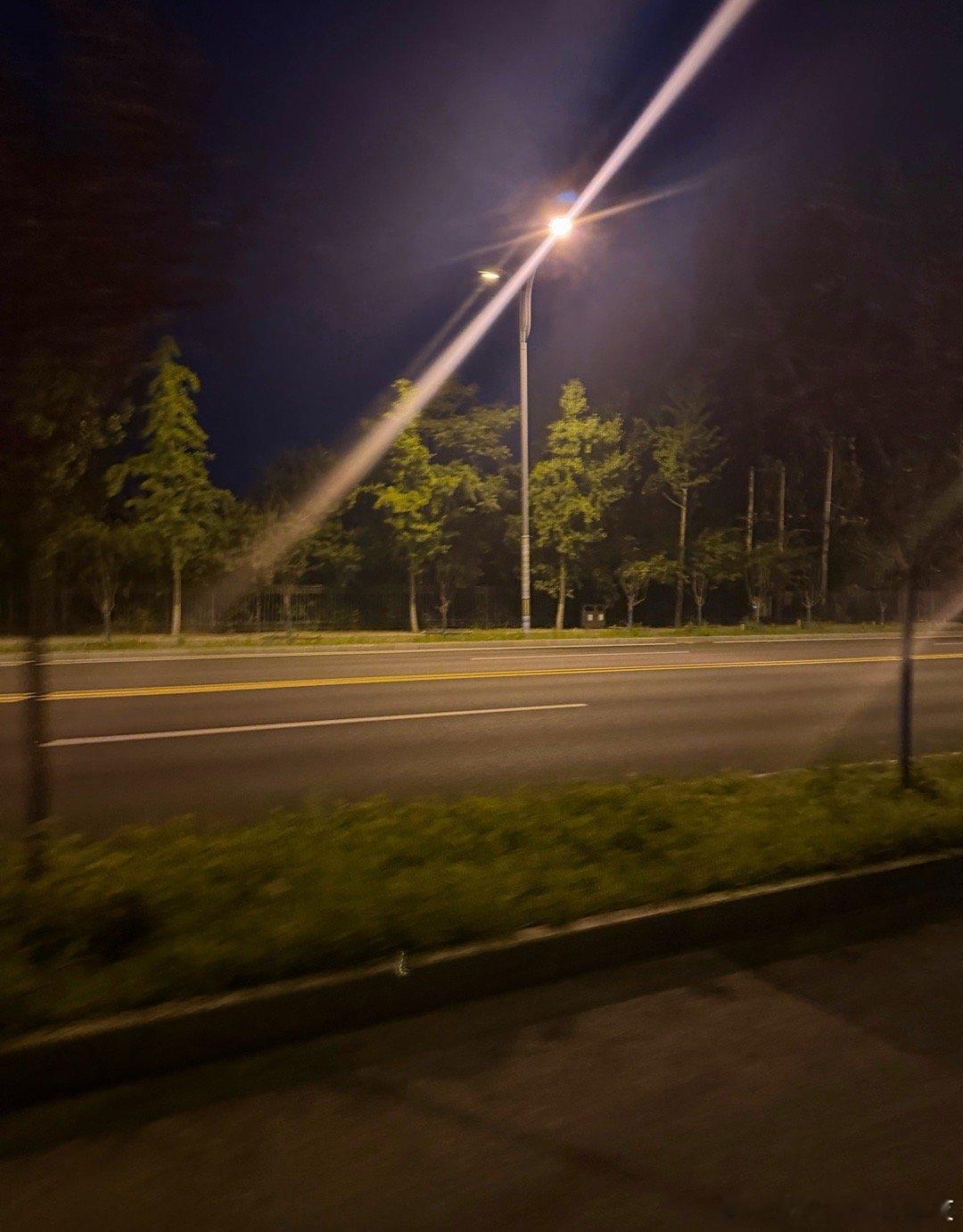 跟同事吃完饭溜达回家，一会到家还得给娃做奥尔良饼，还得洗澡，打乱了我的节奏！！