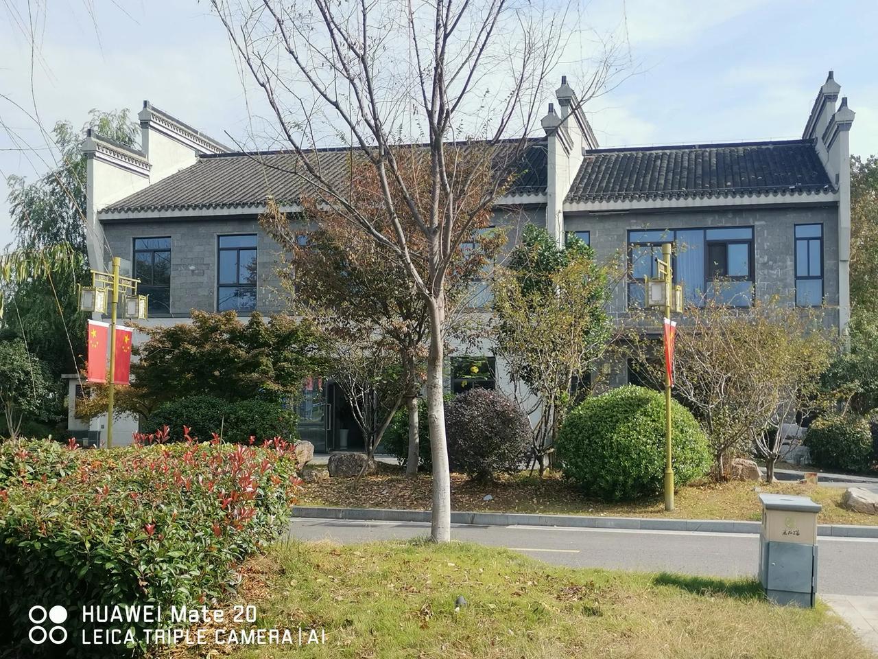 采石矶风景区：
太阳好好，
欢迎光临。