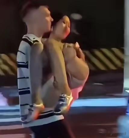 西安麻辣烫女孩事件在网络持续发酵，虽然没有官方报道，但是这次事件有没有可能是自导