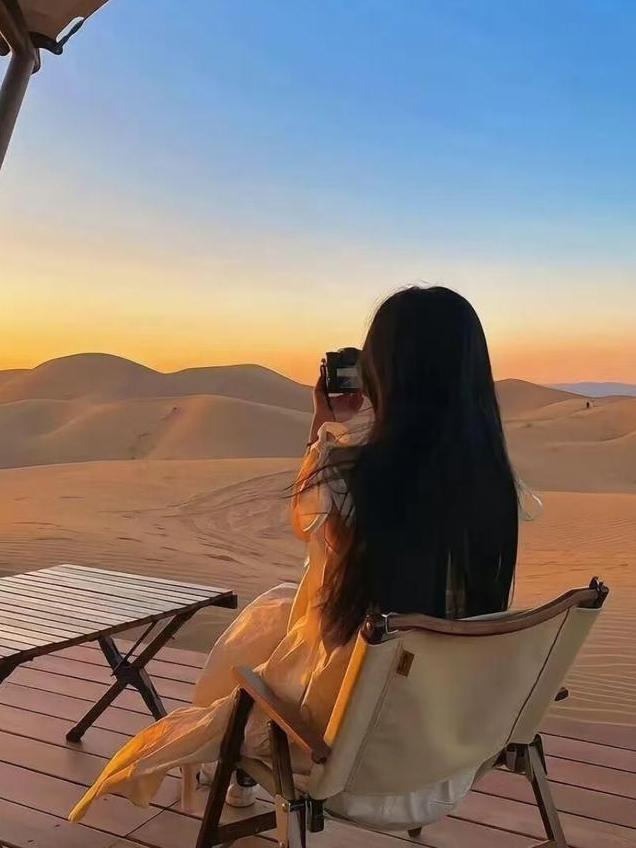 我选择善良，从不是软弱，而是信因果的清醒
 
总有人觉得“善良”是软弱的代名词，