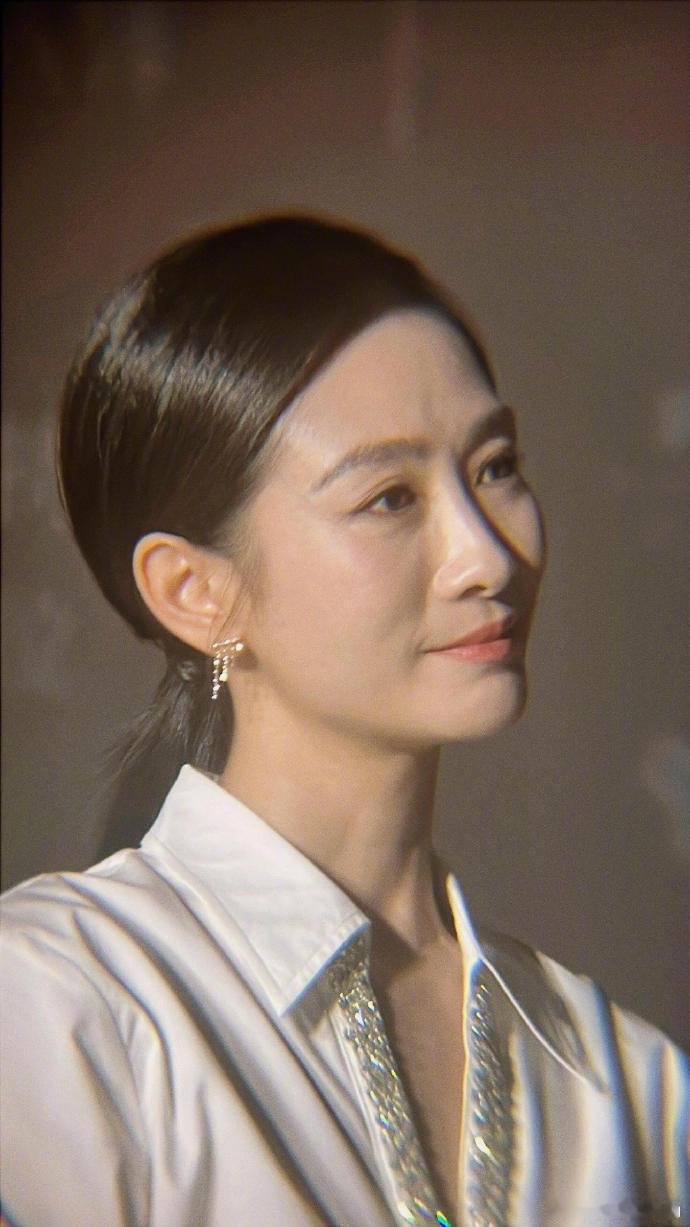 #赵丽颖陶昕然 女演员之间的惺惺相惜# 从相识于《胭脂》到如今的包场支持，赵丽颖