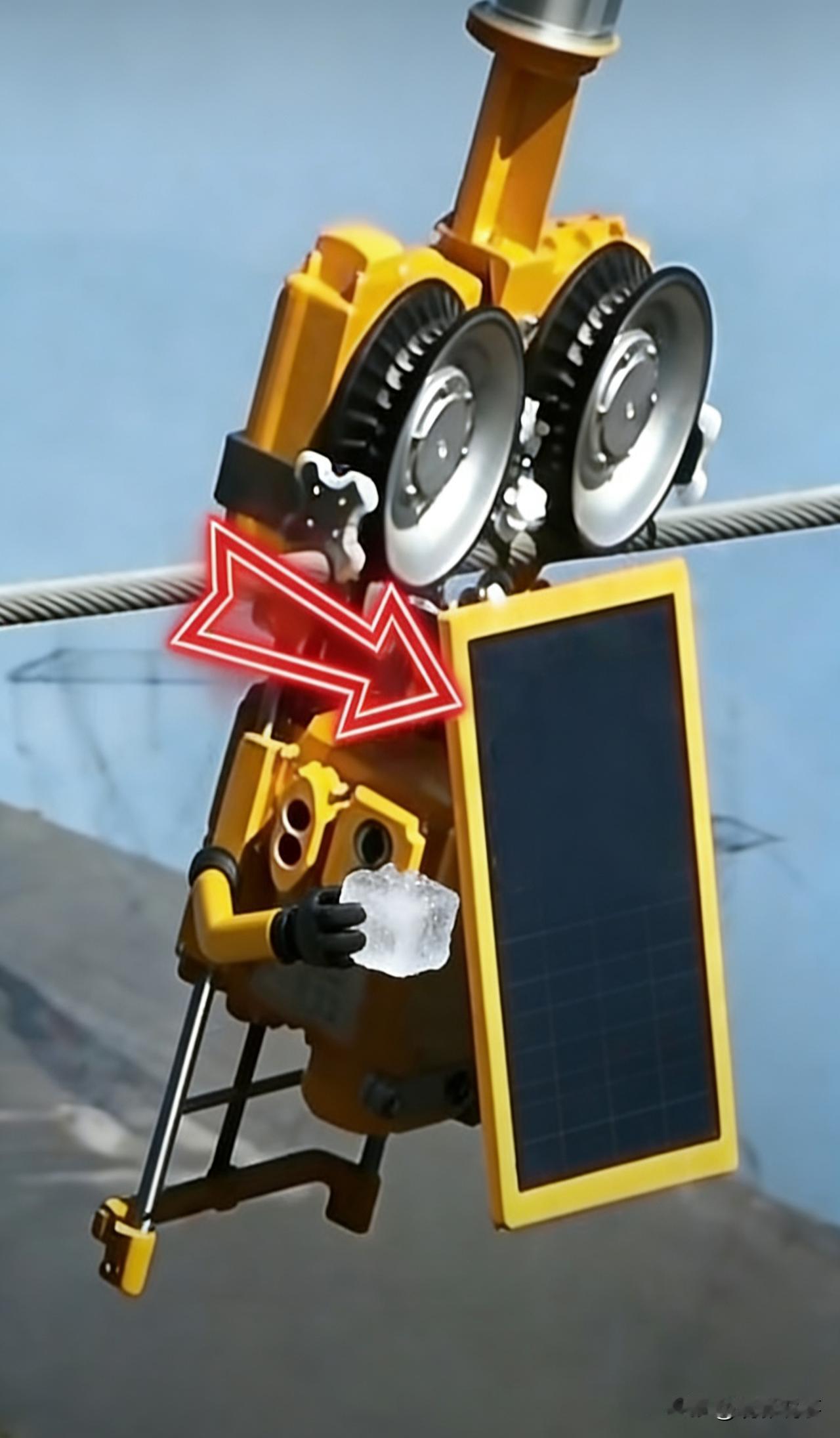 近日，在四川凉山海拔3300米的高空，一群“小黄人”正在线上“吃冰”。这些“小黄