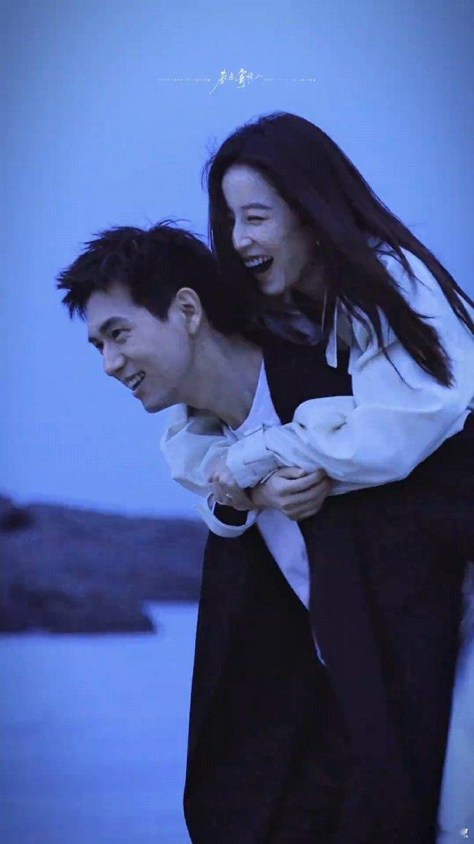 李现、周雨彤《春色寄情人》海边拍摄花絮，这个碰鼻亲吻cp氛围感绝了！[好喜欢] 