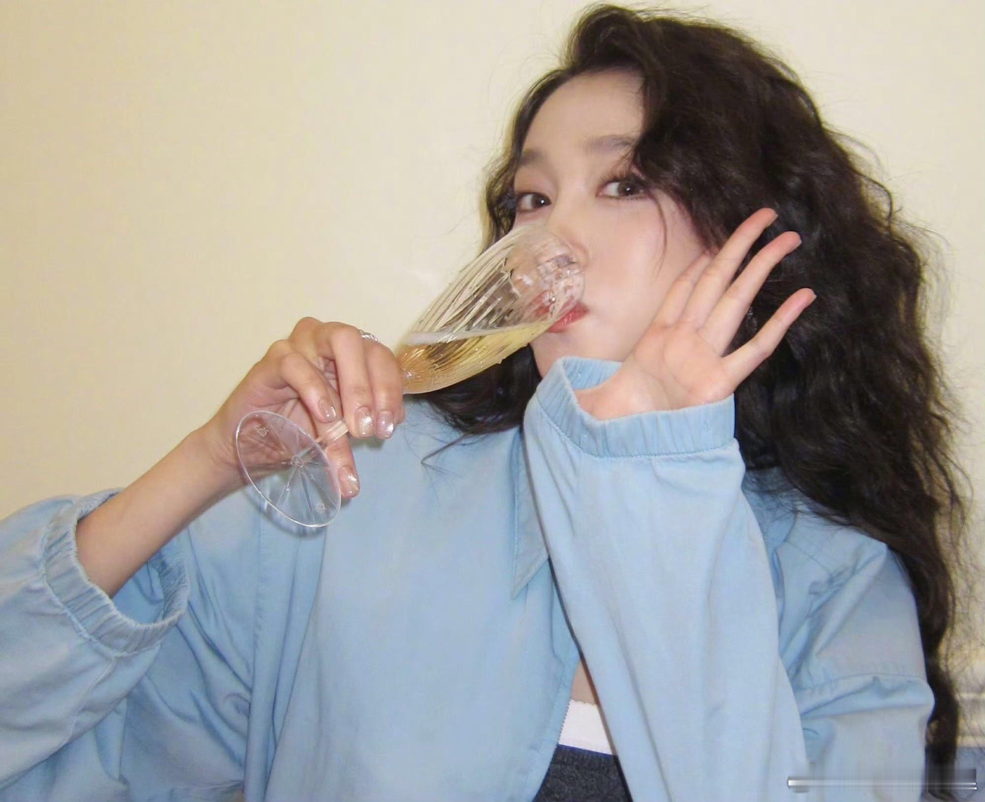 继续做自己的小公主到后来成为自己的女王早安 