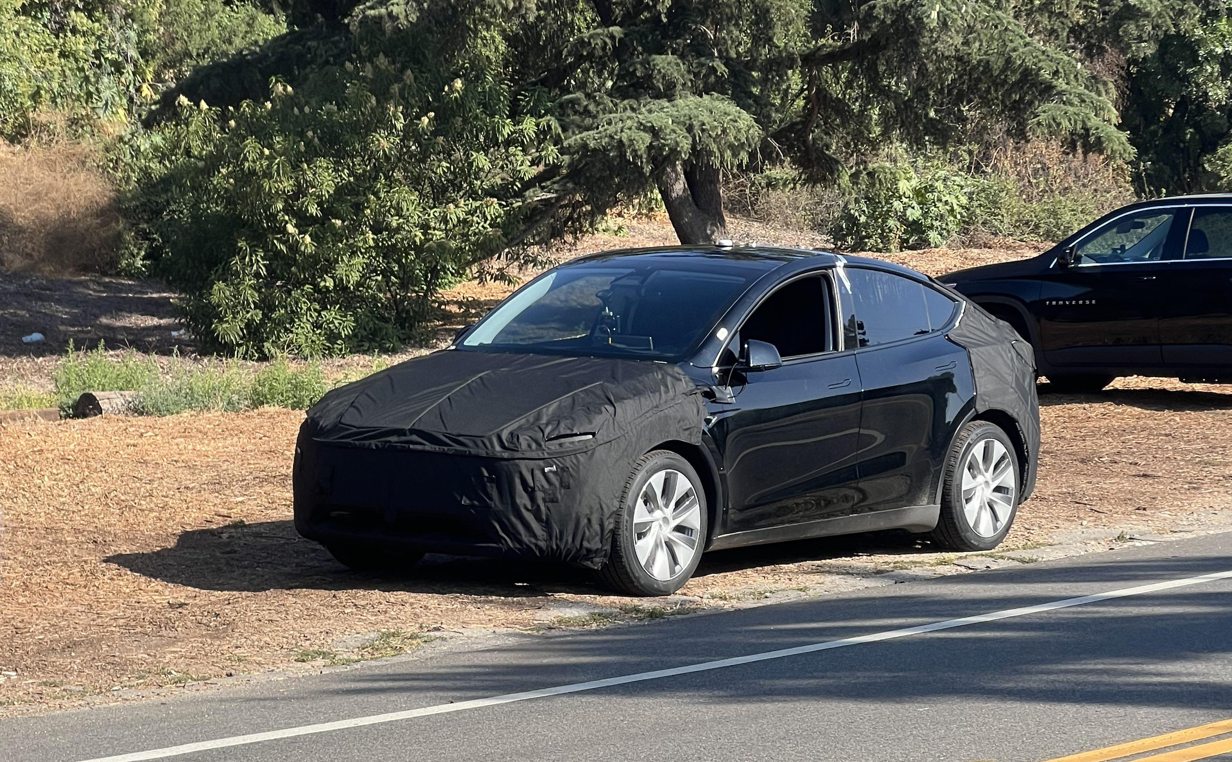 特斯拉Model Y “Juniper”的更新版被发现秘密发布。不过特斯拉曾多次