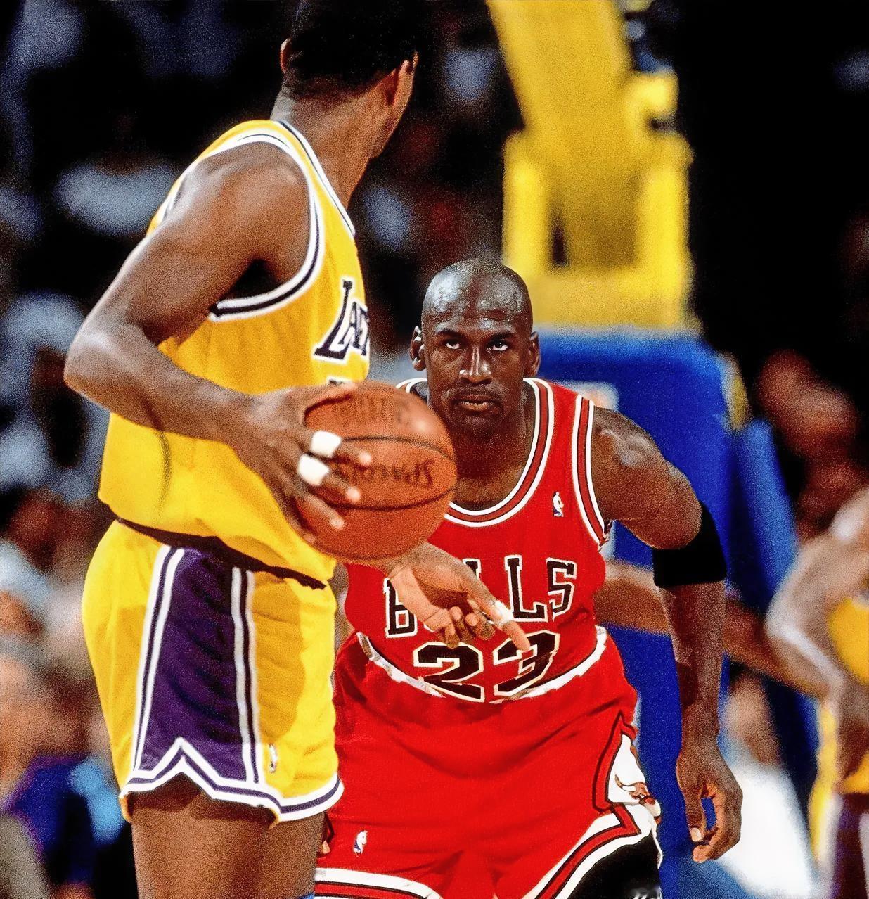 在NBA建立王朝究竟有多难？
除去远古时期的凯尔特人，NBA至今仅出现三次三连冠