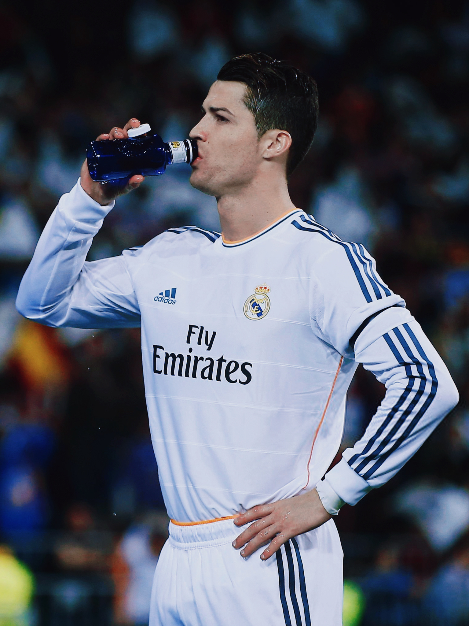 很像小猫叉腰喝水💧