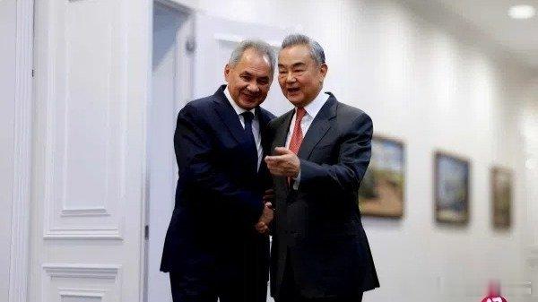 凤凰新闻【“战略对表”：一致应对日军国主义的复活】“战略对表”：一致应对日军国主