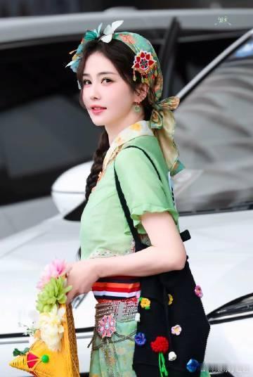 郑恺说白鹿是蝴蝶 看到白鹿与蝴蝶的结合，让人不禁浮想联翩。郑恺用自然田园风描绘出