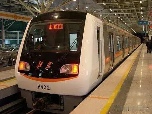 今天坐地铁，把单程票弄丢了。出闸门的时候，我请工作人员帮忙开门，简单说了情况，并