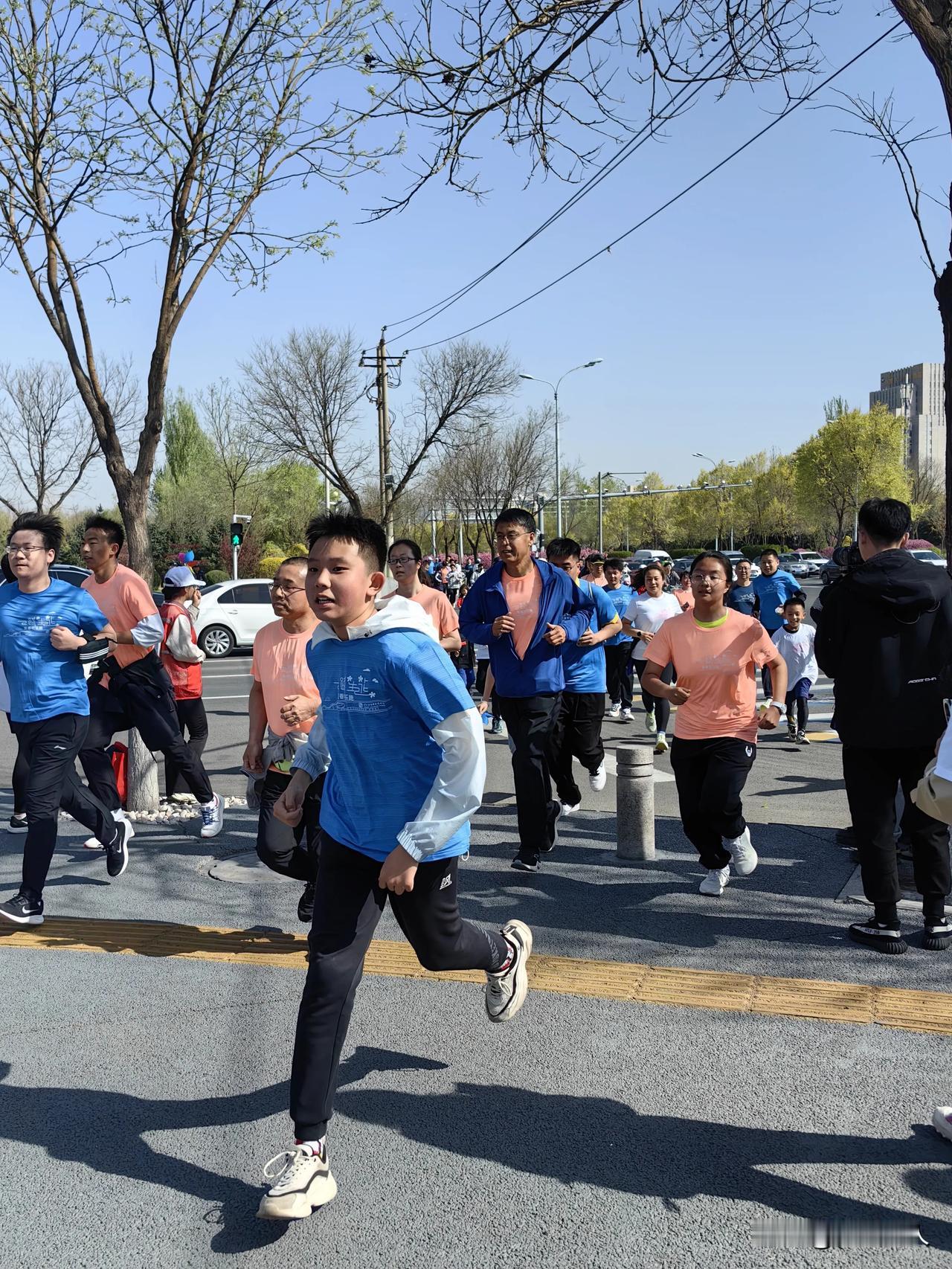 今天呼市这个活动绝对“超燃”！官媒去了不少，网络达人也去了一批，更多的是市民现场