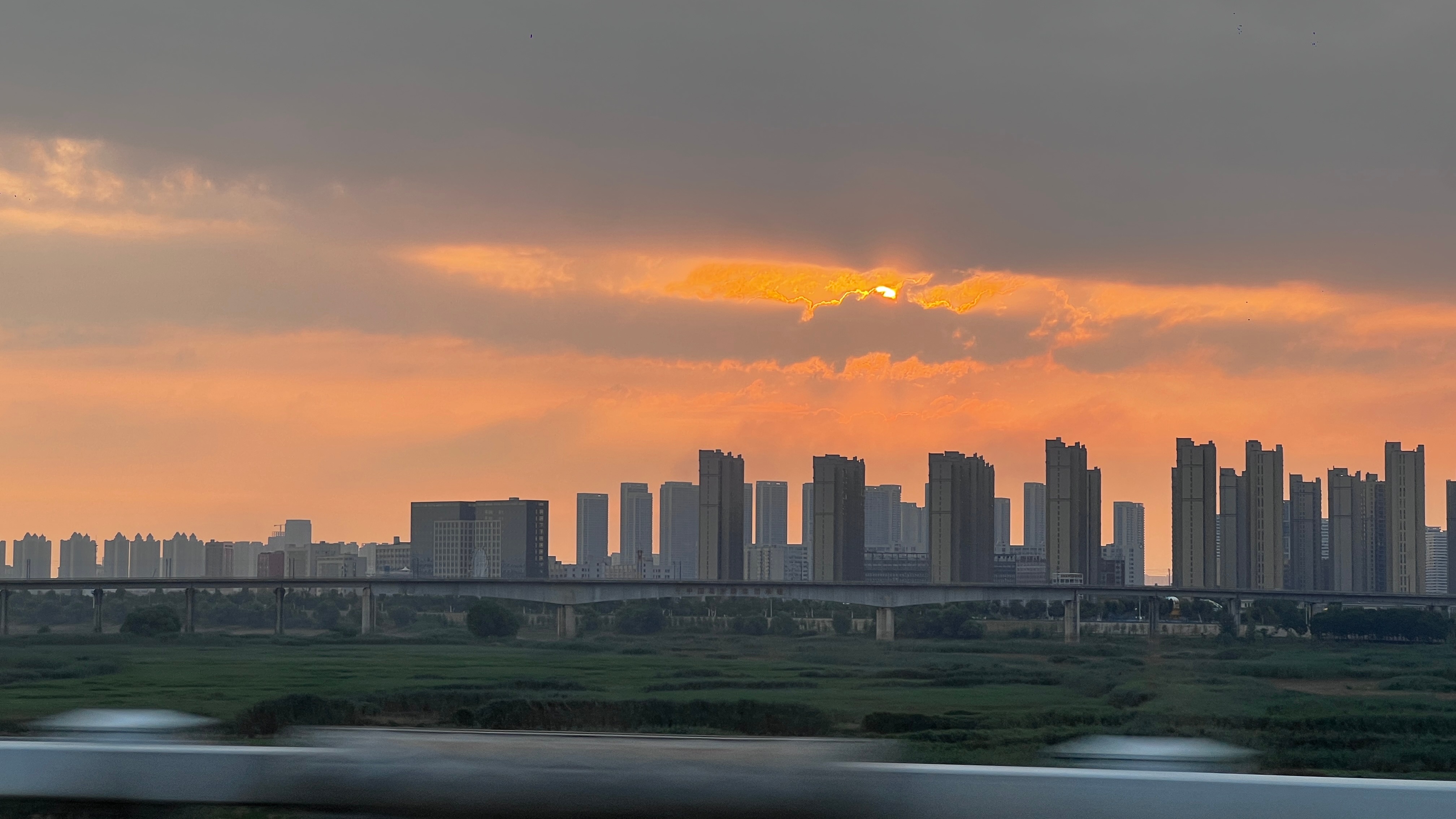 日出东方[太阳]  ​​​