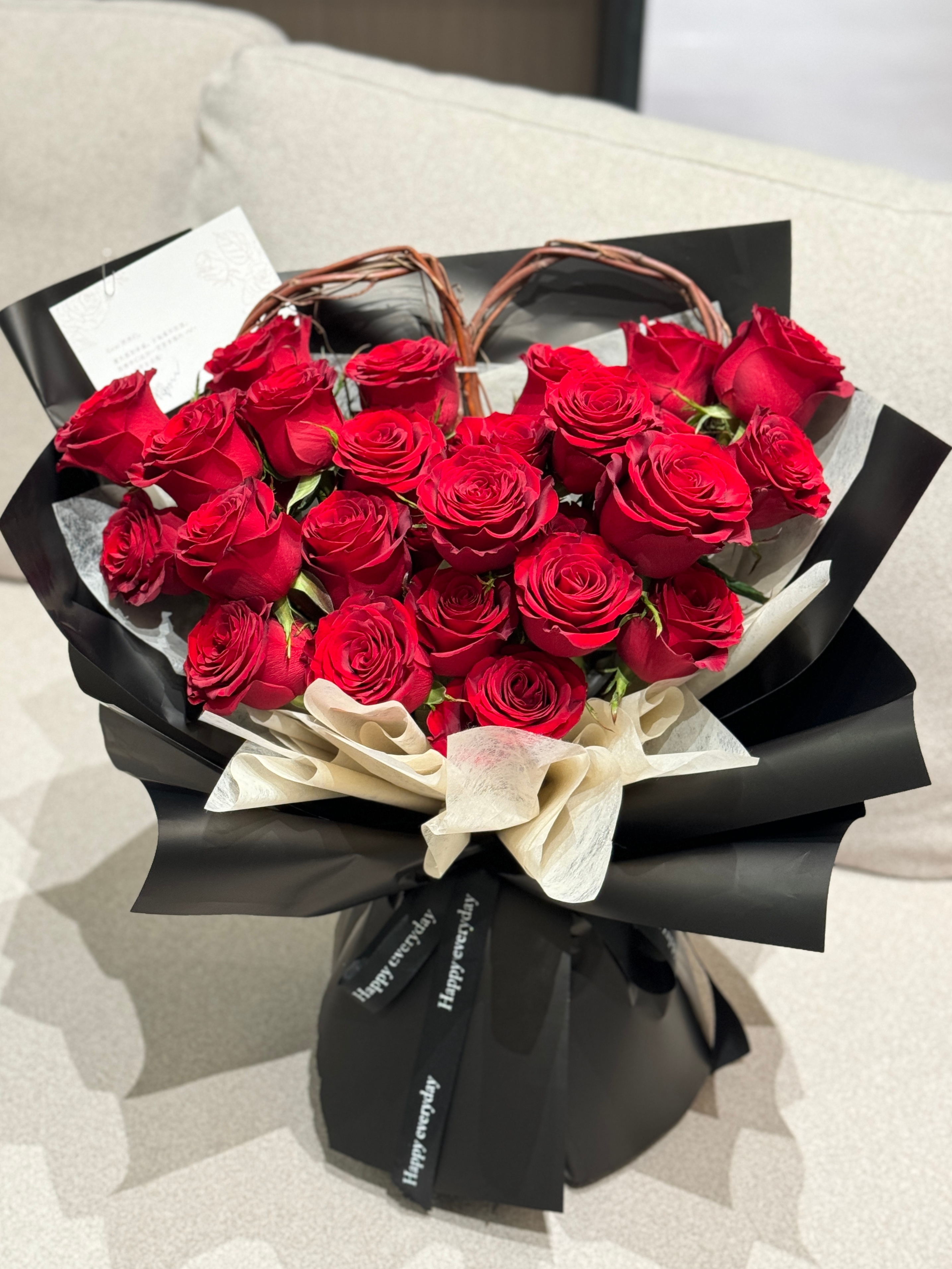 她说“爱是双向的”她说“对我们最温柔”她愿意与我们共度宝贵的生日时光将心底的温柔