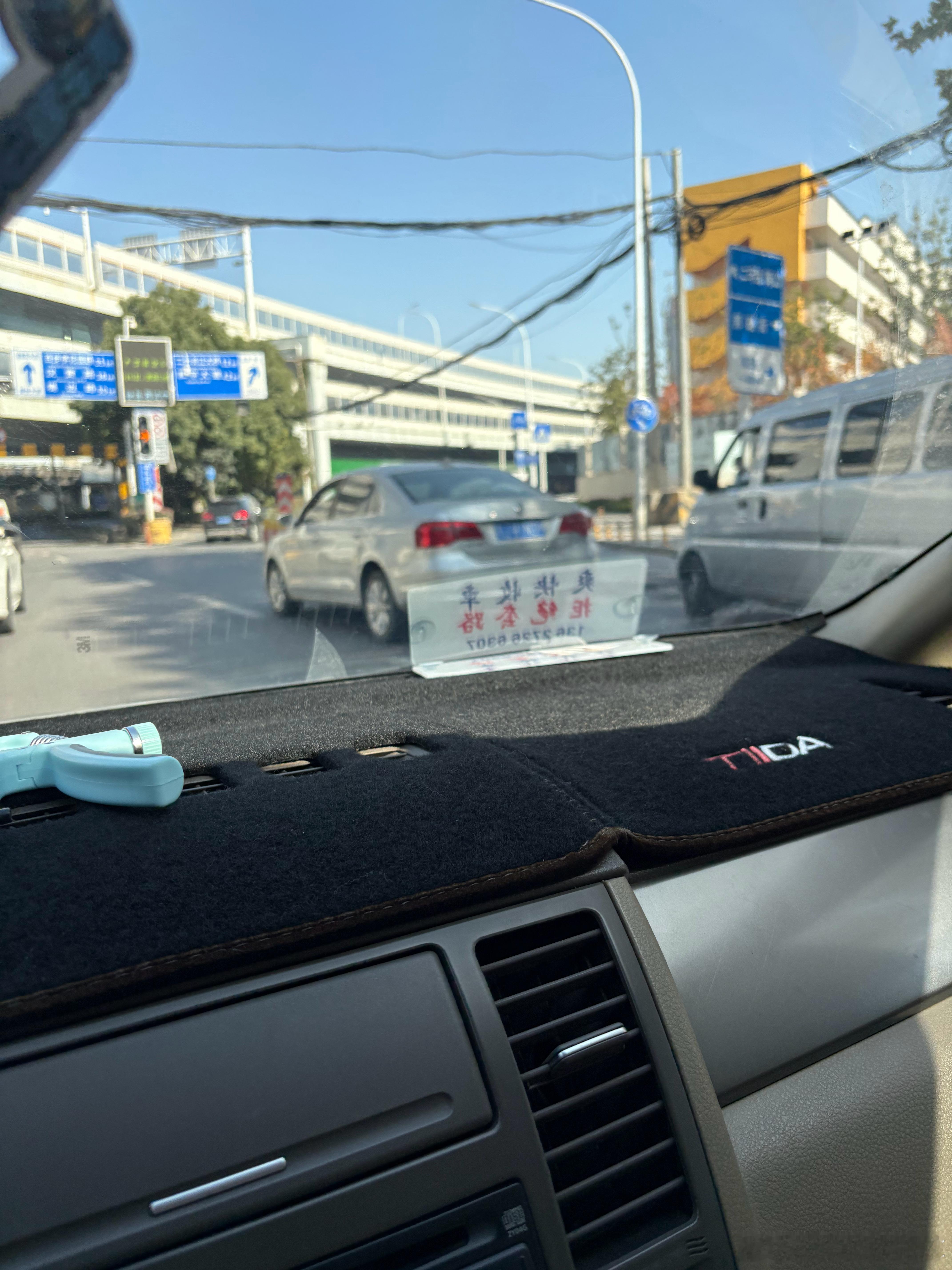 周一到周五天天上班今天好不容易放个假结果四五个到店看车的客户我嘞乖 真是给我店里