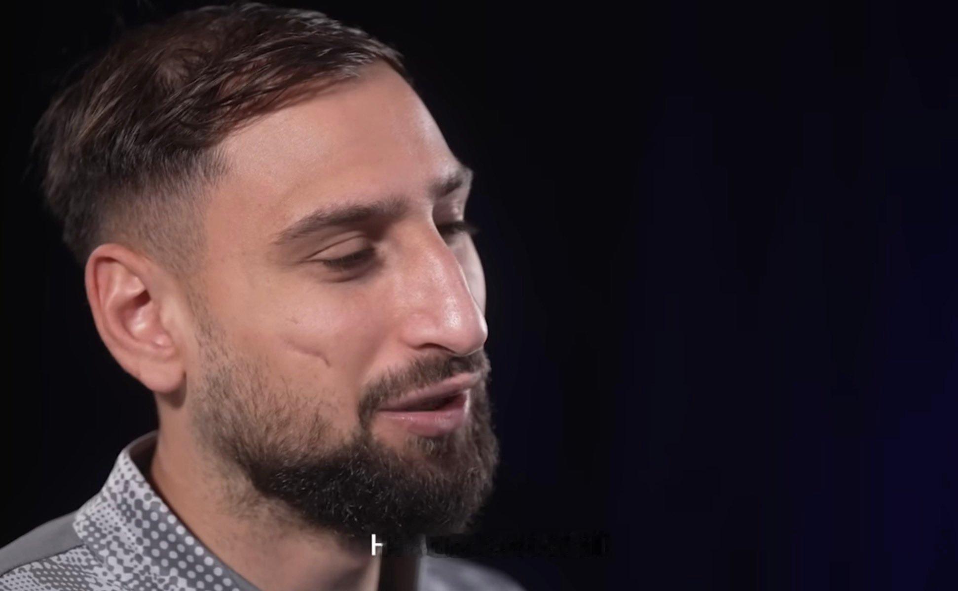 🎙和梅西一起踢球什么感受？💬多纳鲁马：“那感觉简直棒极了。他是足球史上最伟大