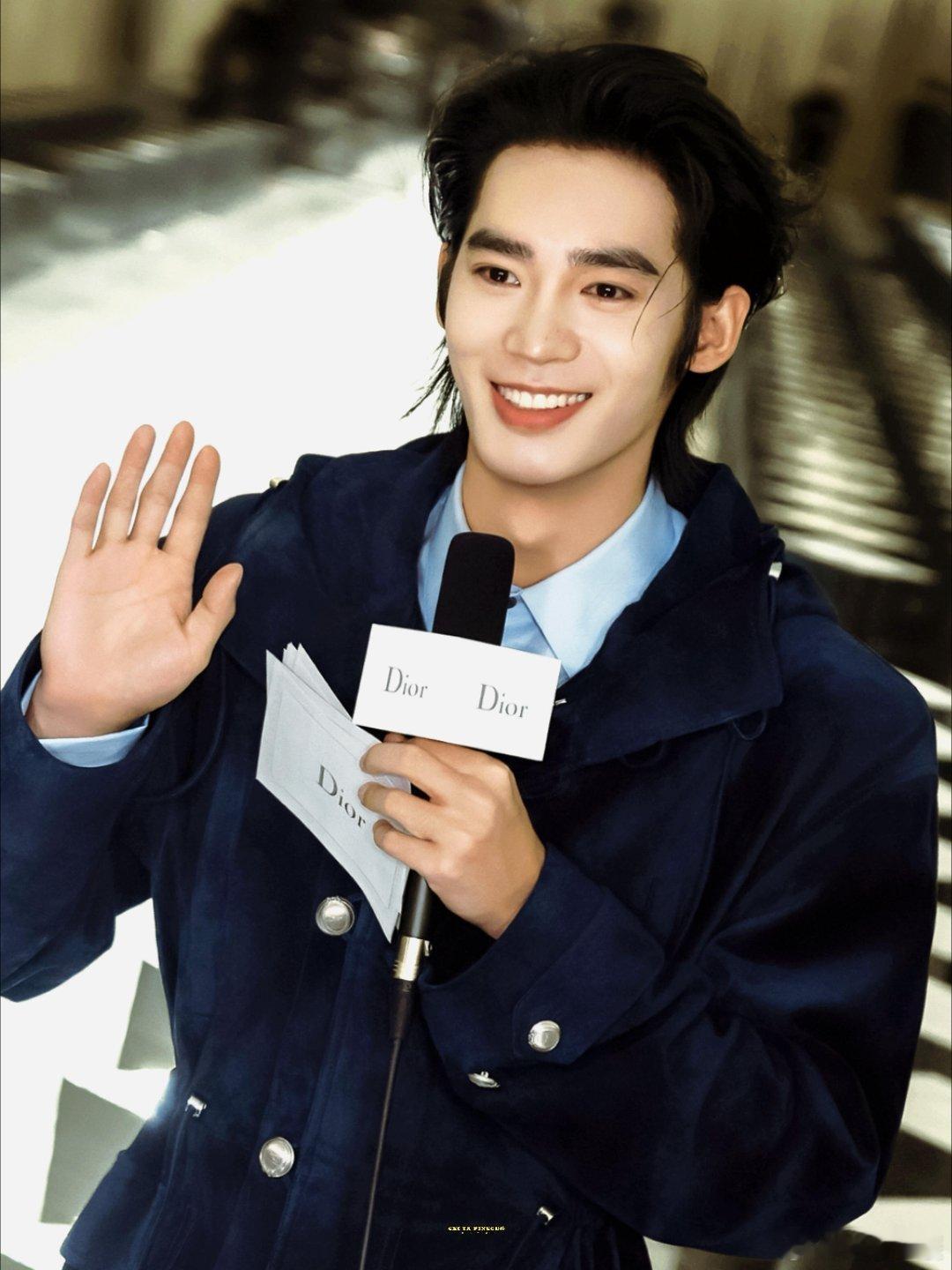 于适的脸和手反差感于适的脸和手反差感直接戳中笑点！脸是清新少年，手是男友力max