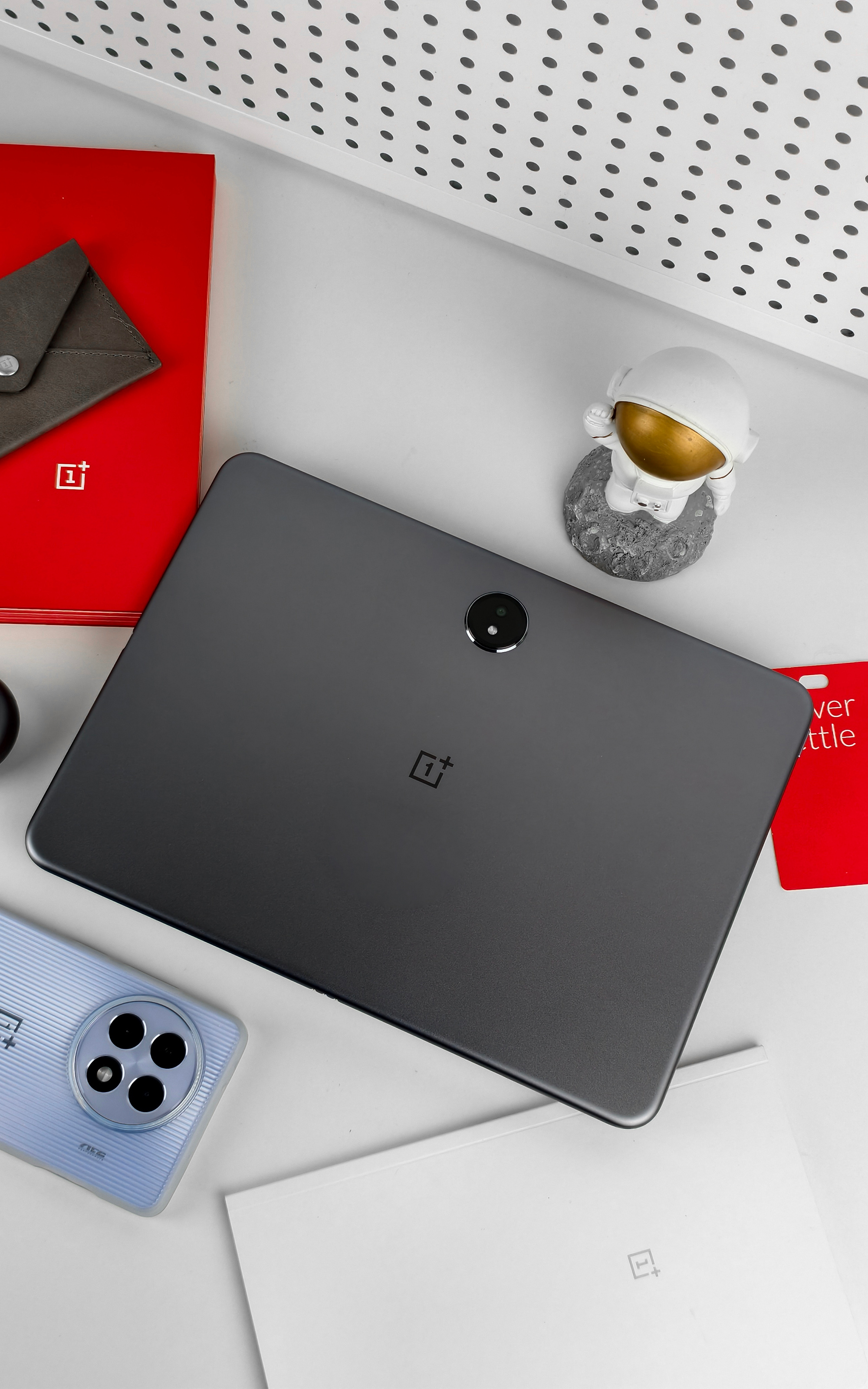 今天发布的新品除了YYDS的一加 Ace 5 Pro，还有 一加平板  和 一加