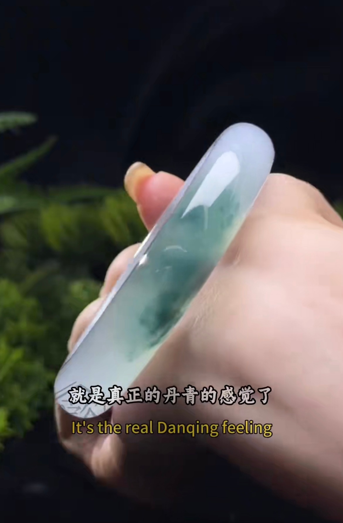哎呀，不行了，这只镯子就是一眼入心，整个烟雨江南拢在腕间…生活手记