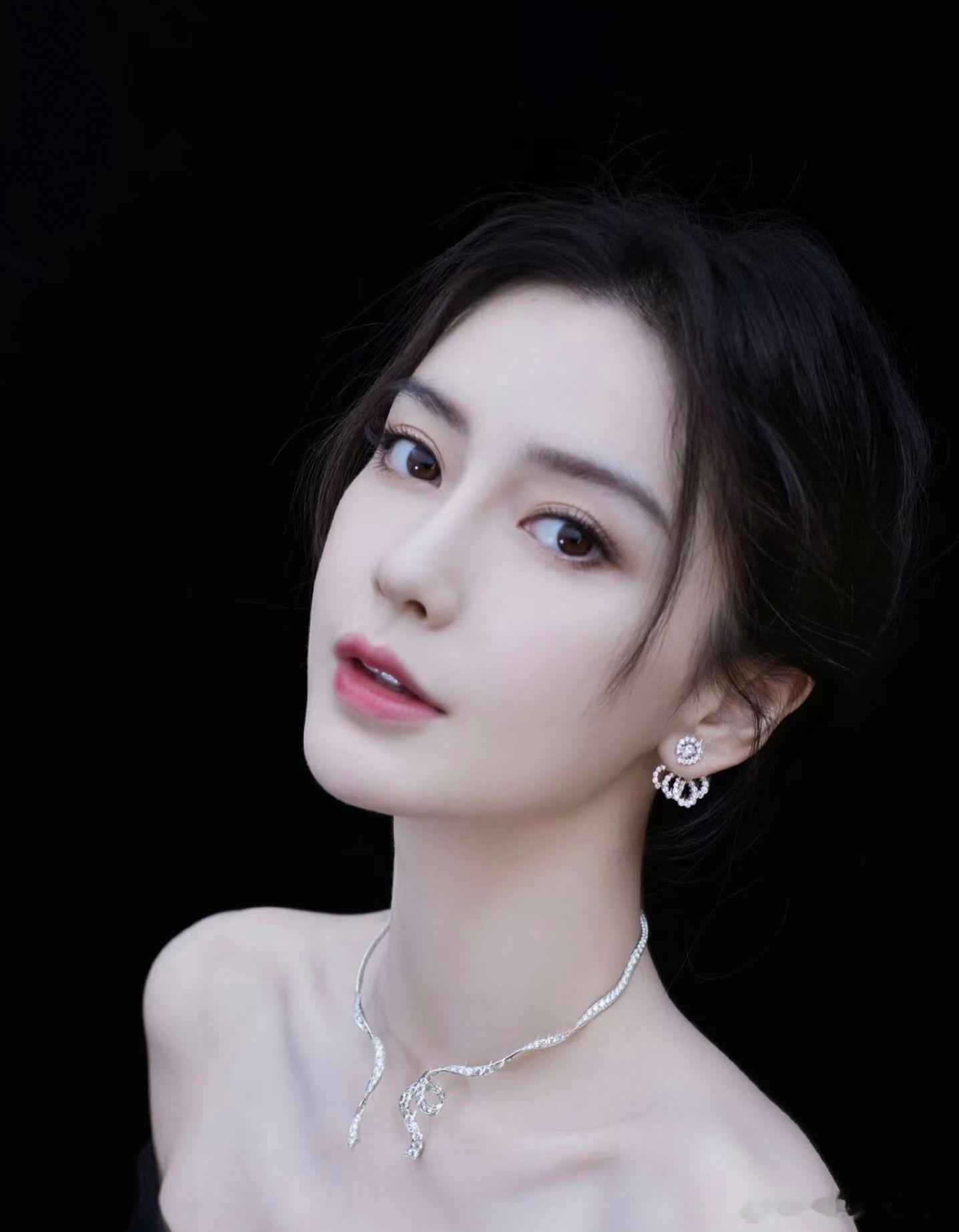 杨颖Angelababy盯住你 