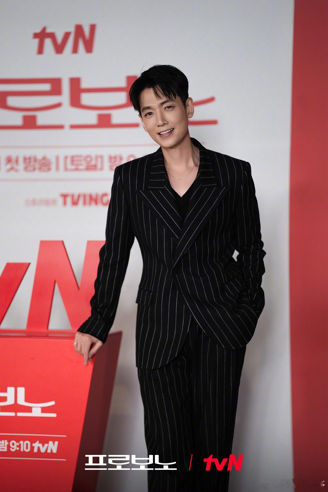 郑敬淏 苏珠妍主演《公益律师》即将于12月6日播出！42岁的郑敬淏看起来青春焕发