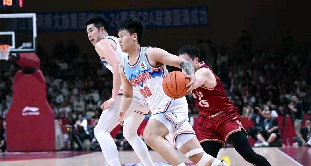 吴前这2年是真的真的状态极差，虽然他也很拼，但总有一种廉颇老矣 尚能饭否！刘哲一