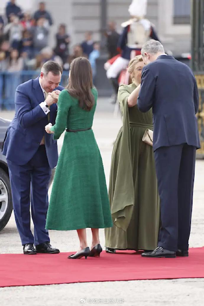 之前提到，卢森堡大公纪尧姆和大公夫人斯蒂芬妮今天要去西班牙串门，由于时间的关系已