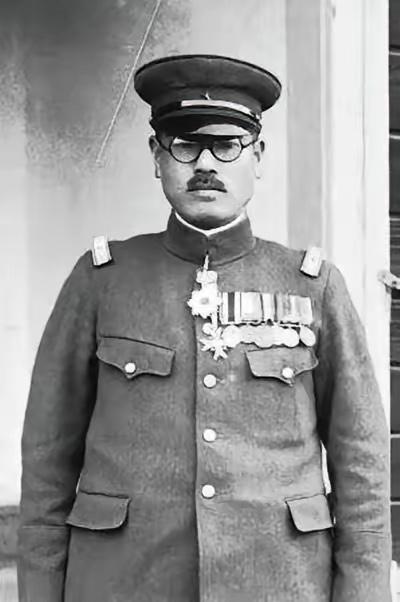 1945年8月，日本宣布无条件投降，整个中国都沉浸在胜利的喜悦中。八年抗战终于结