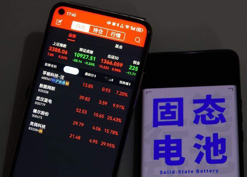 固态电池真能取代燃油车吗？这事儿还真不好说。目前固态电池大多还在实验室阶段，离全