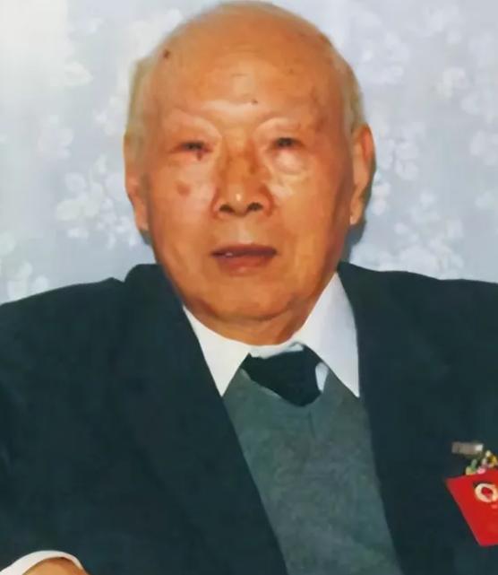 1985年，宋希濂急冲冲地跑去机场。见到陈赓的妻子傅涯后，他将一沓钱交给她，说：