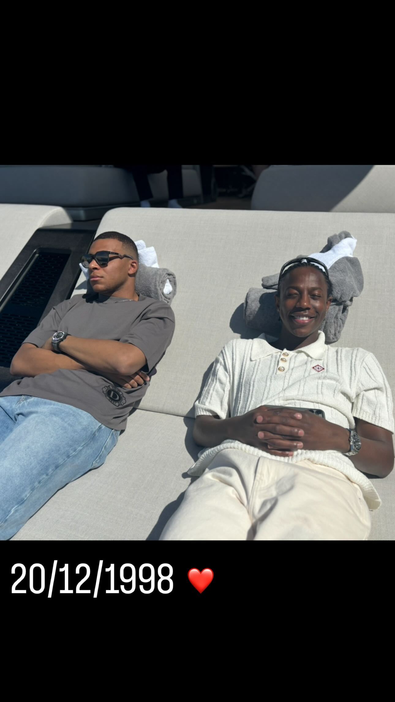 姆巴佩 查加更新了两张没看过的照片📸🖼️“真正的友谊存在于他们都不懂的地方。