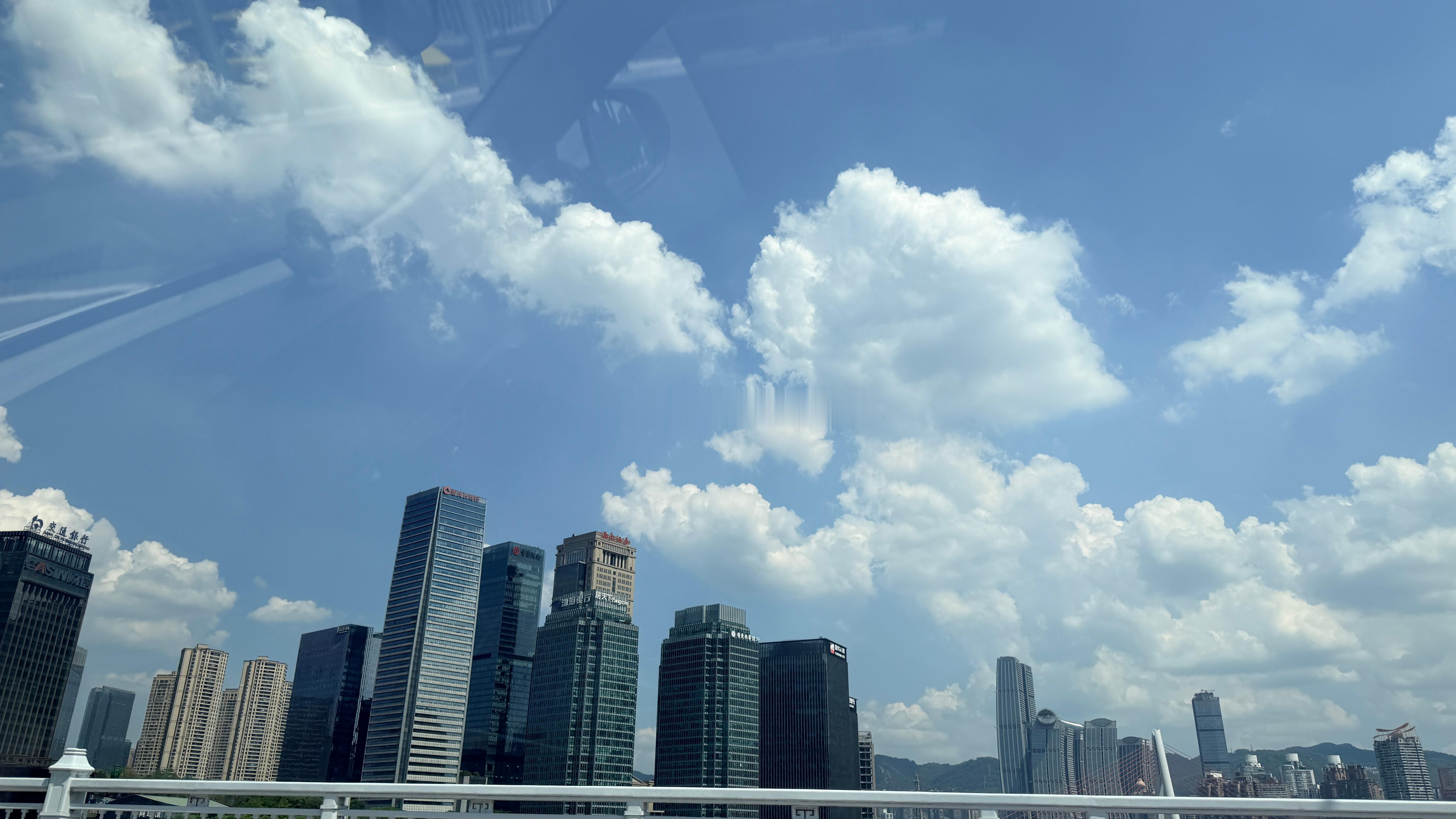 再等等，还有两天降温了[哈哈][哈哈] ​​​