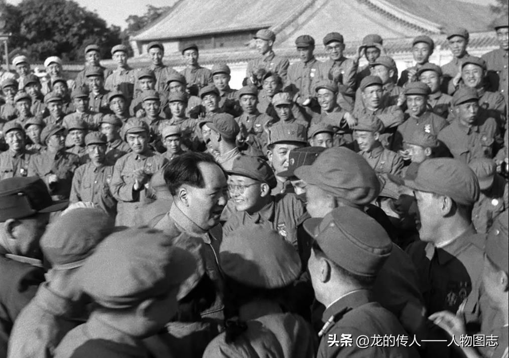 1952年5月23日毛主席在北京接见中国人民志愿军归国代表团与朝鲜人民军访华代表
