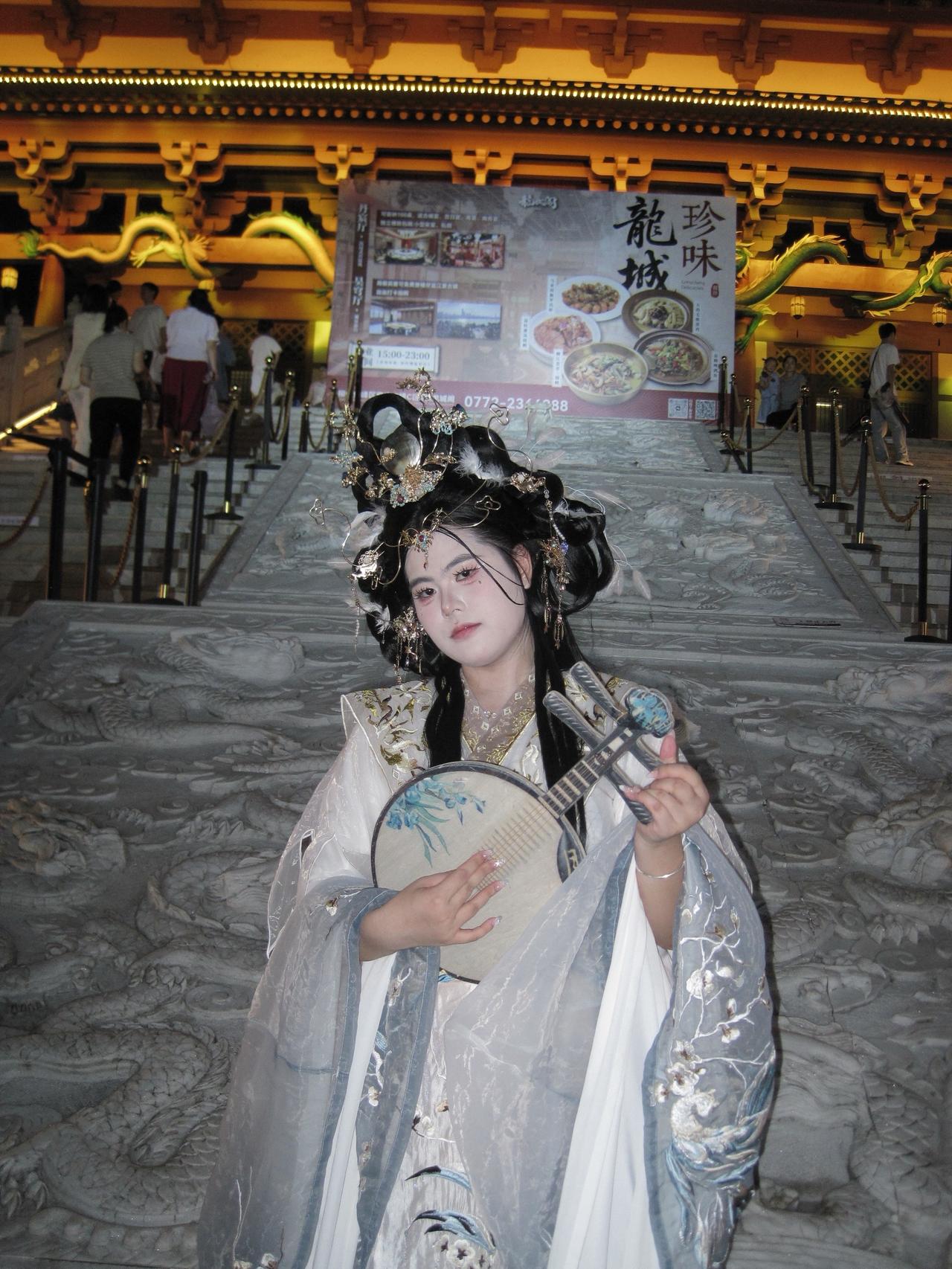 古镇随拍古风文化传承 长剑 古建打卡汉服出片秘籍 东方美学被汉服拿捏了
