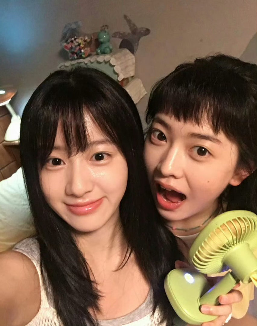 是她徐媛屹娜炽夏付伟伦镜头里的徐媛屹娜，水手服+胶片感，就问谁能拒绝甜妹啊