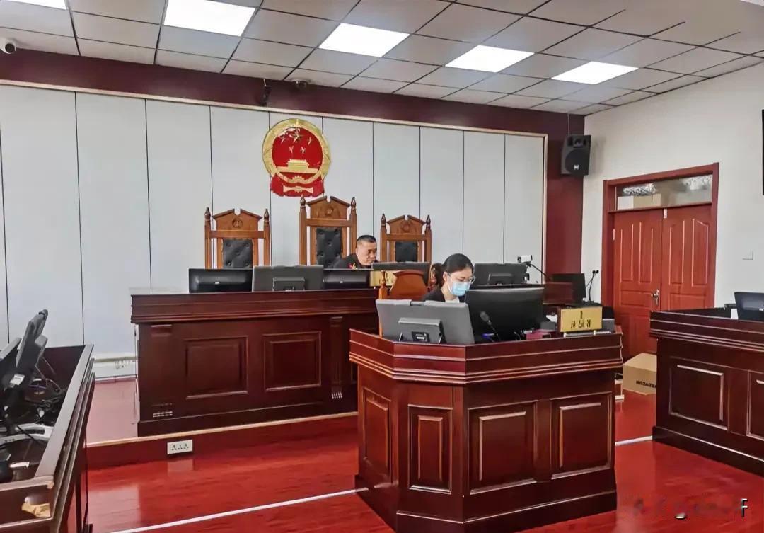贵州贵阳，女子和男友生活10年，他儿子结婚没钱，她大方地拿出50000元，万万没