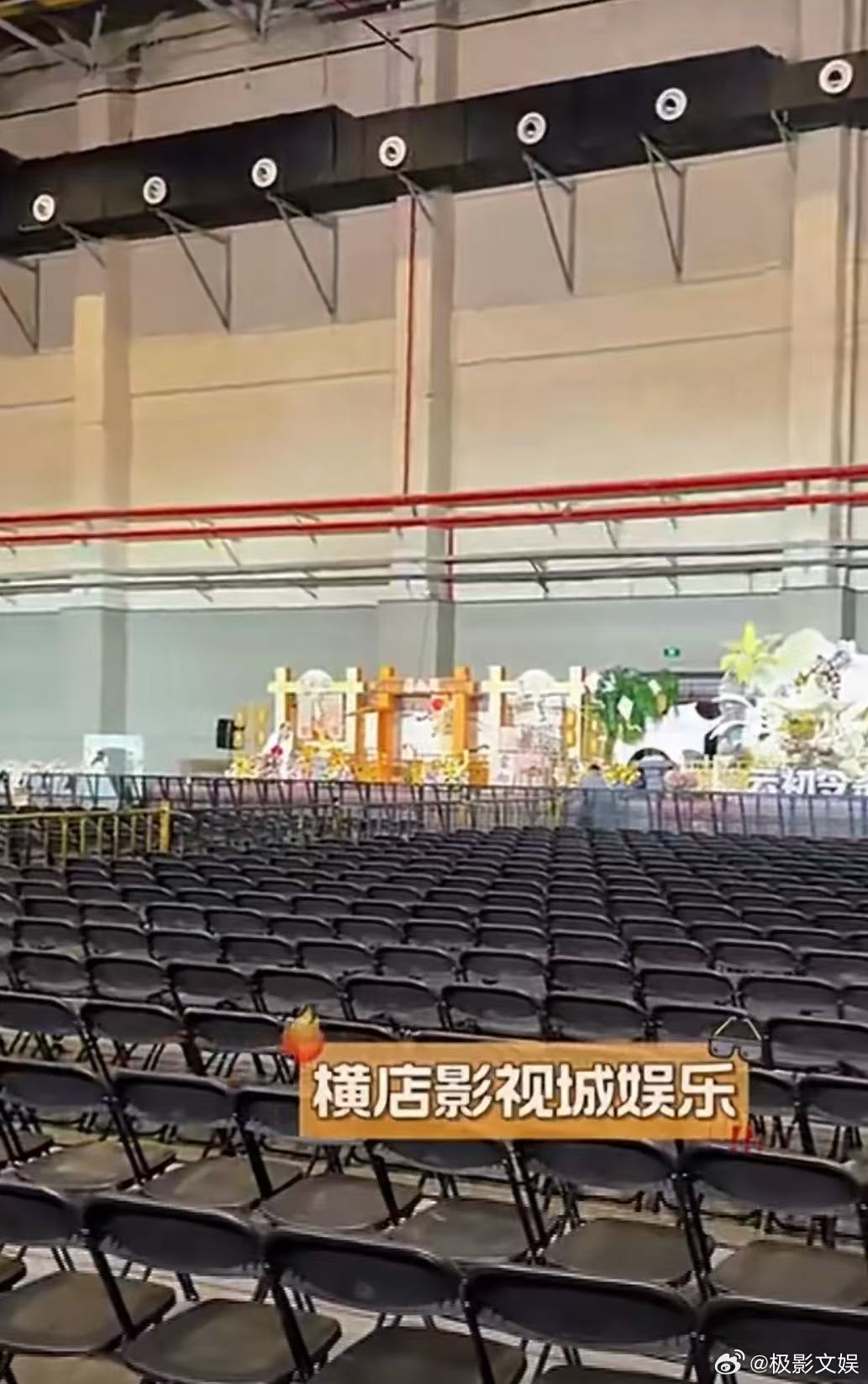 虞书欣横店观众席应援虞书欣首次横店观众席应援虞书欣新剧杀青，横店首次观众席应援，