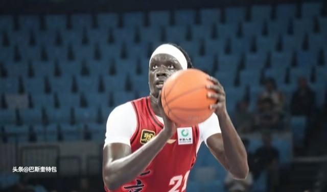 北京男篮更换外援事宜提上日程！奥莫特在社媒上自行宣布告别。这位上赛季助力球队闯入