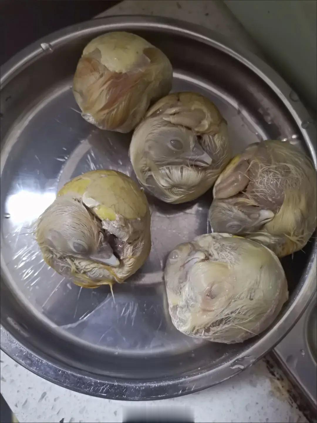 某地美食“活珠子”，真心不敢恭维。[并不简单] ​​​