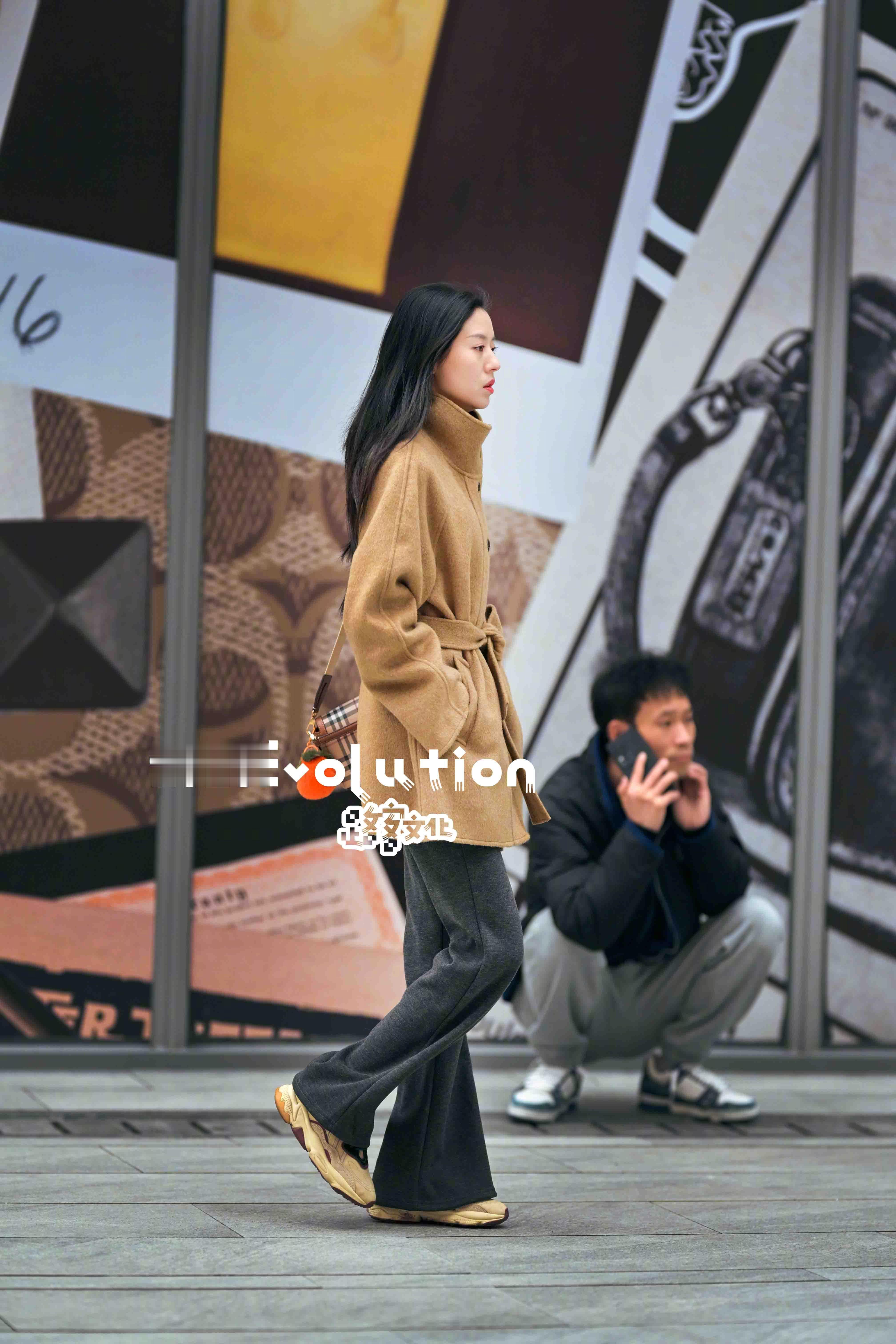 小哥哥有点心事的样子 