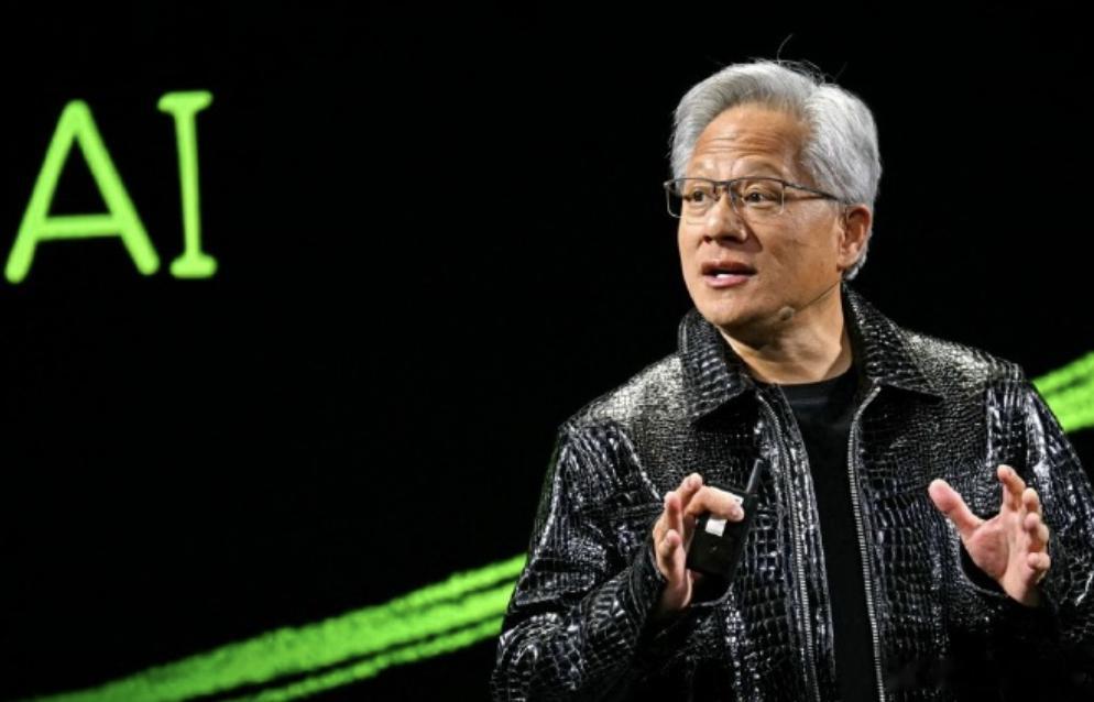 黄仁勋称物理AI是下一波增长浪潮黄仁勋在股东大会上明确说：下一波是物理AI，不是