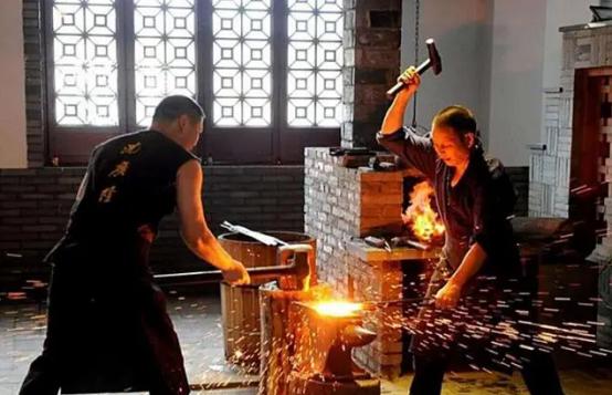 古代的刀咋造的？为啥有的能砍穿盔甲？里头藏了啥绝技？ 
 
看古装剧时，常能见到