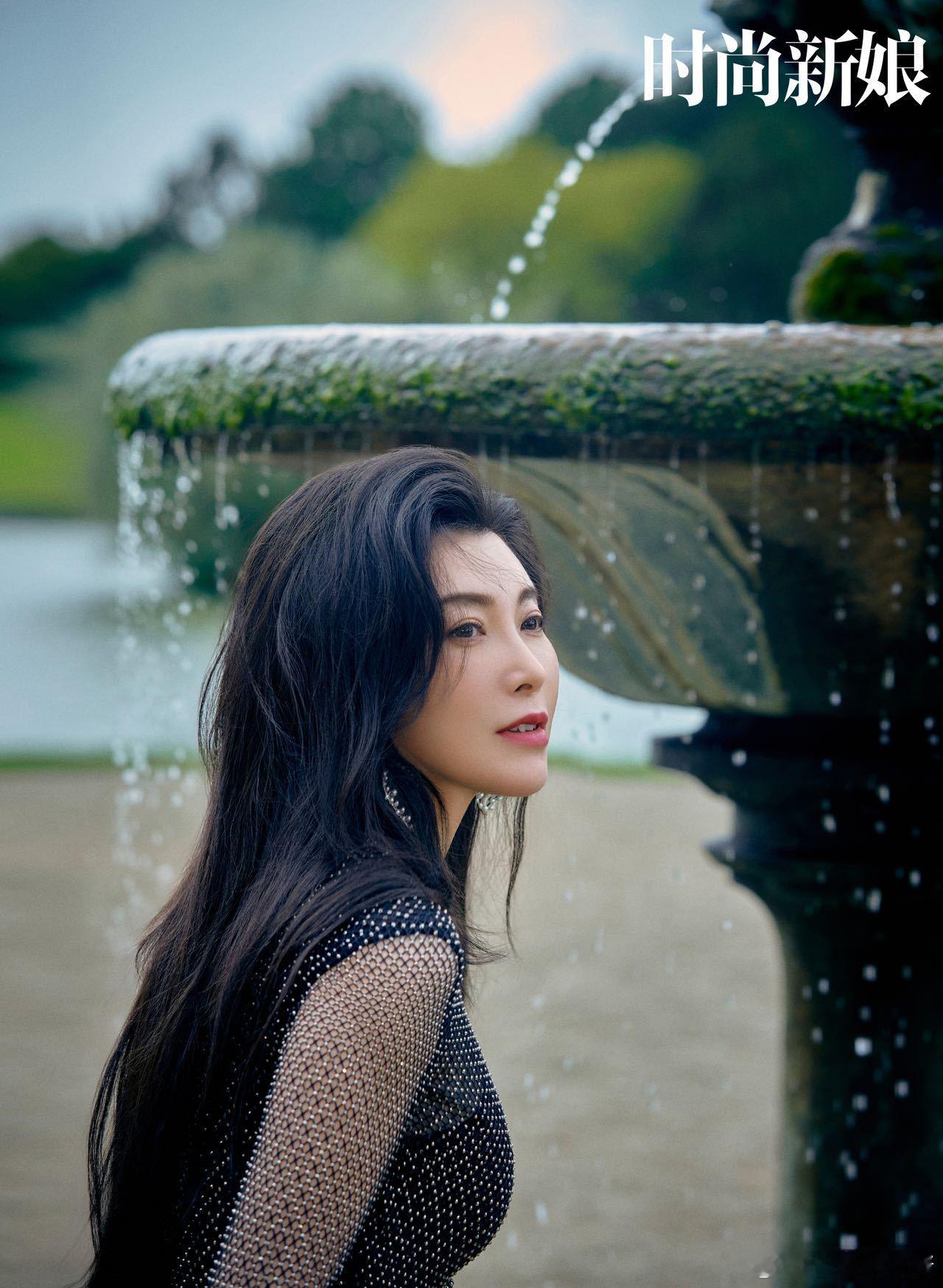 张棪琰巴黎光影序曲 在巴黎的街头巷尾，张棪琰以时尚妆造和大片演绎，展现出独特的魅