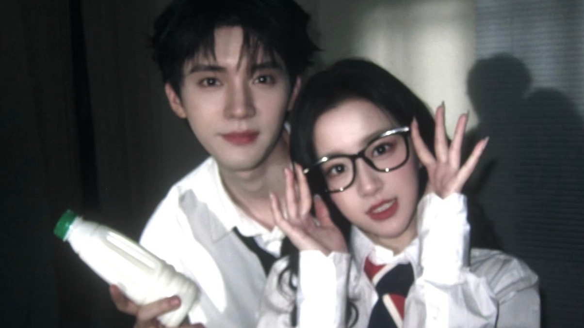 俺服了然包俩人到底谁接了AD钙奶此时尚单品暗广