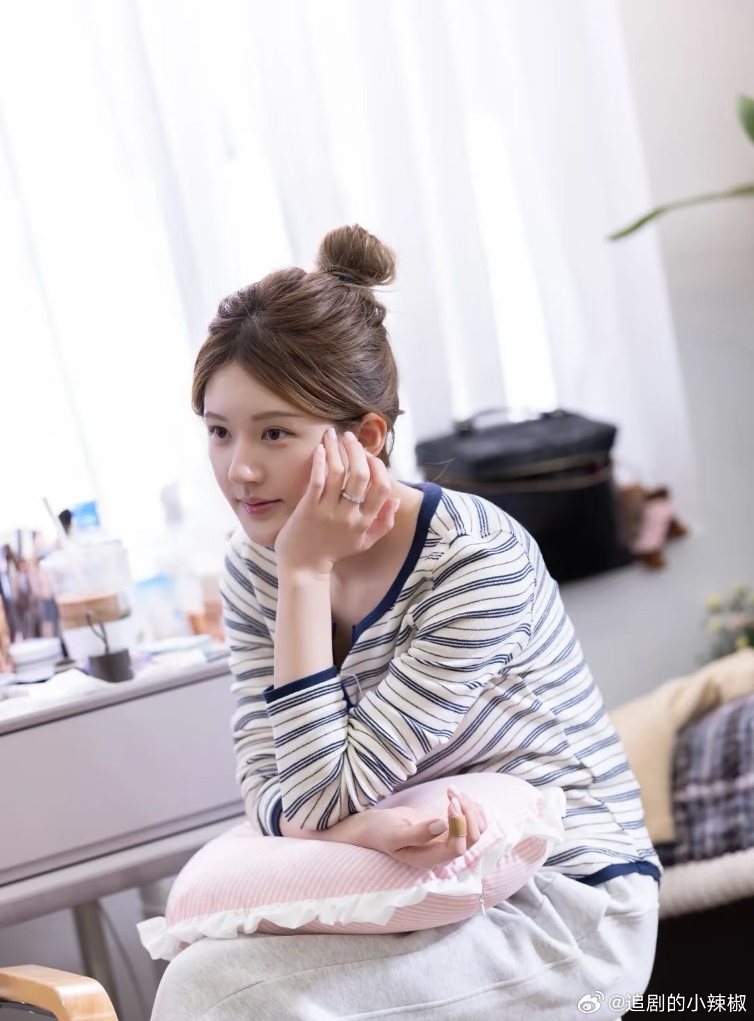 赵露思最新物料，随便拍拍都很出片 