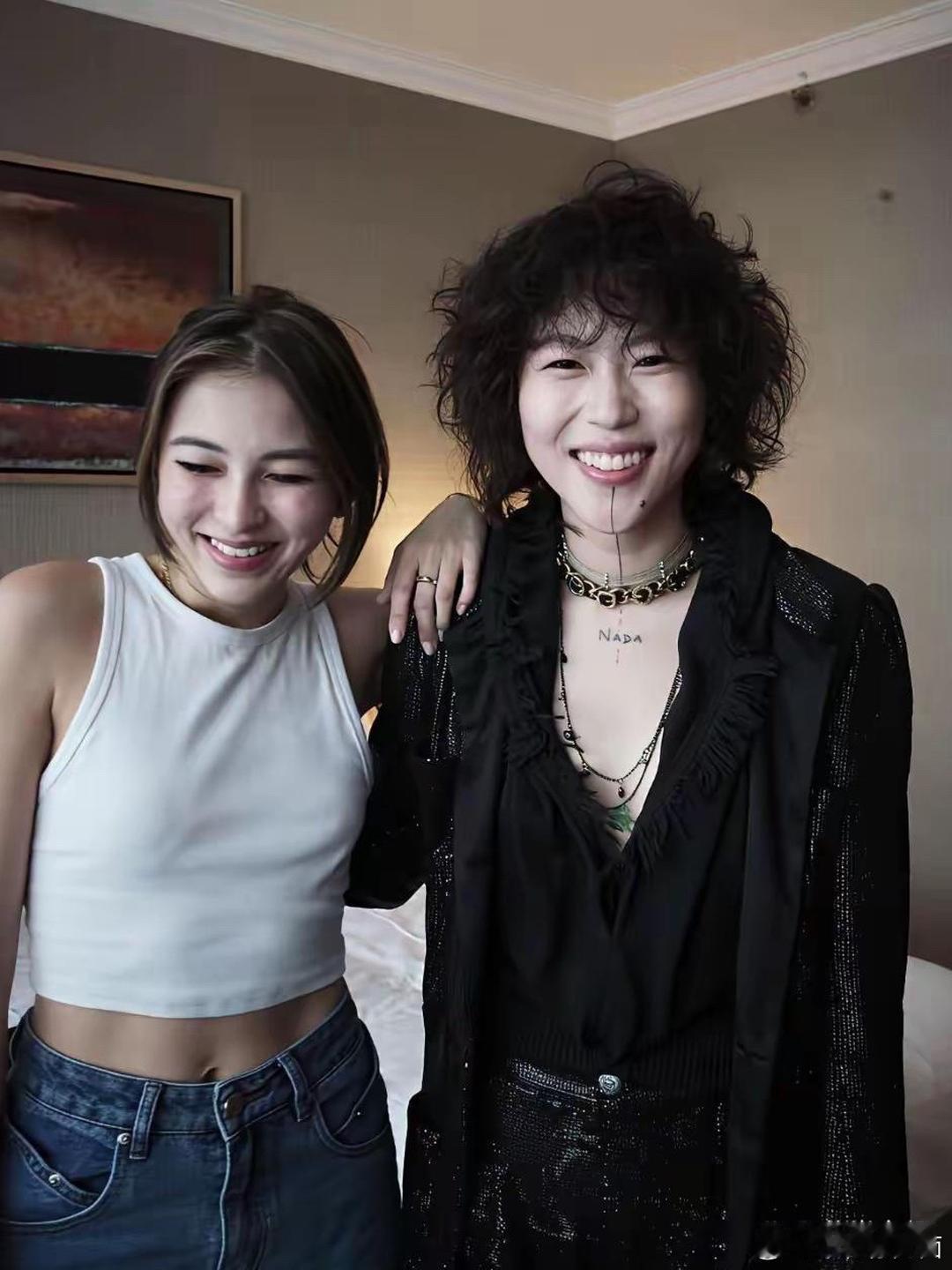 王菲估计头都大了，这女儿管还是不管好啊！ 