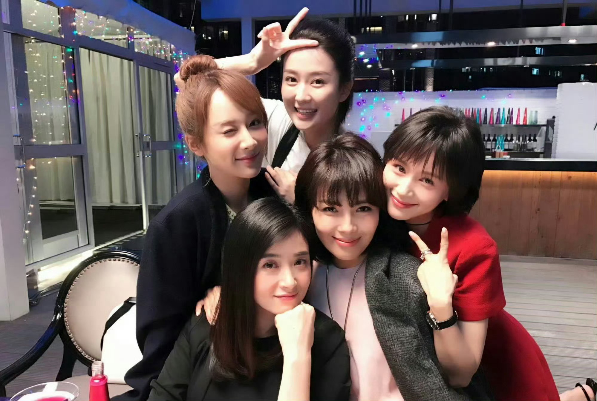 欢乐颂四美宣传王子文新剧，欢乐颂四美集体宣传太好哭了！瞬间梦回当年追剧时 ​​​