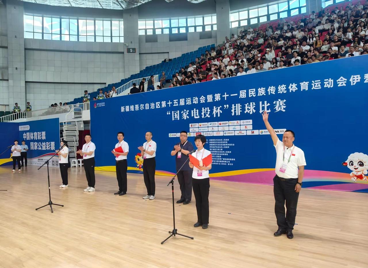 女 乙组男 女丙组 男 女排球队叁加自治区第十五届全运会排球比赛，喀什队加油[碰