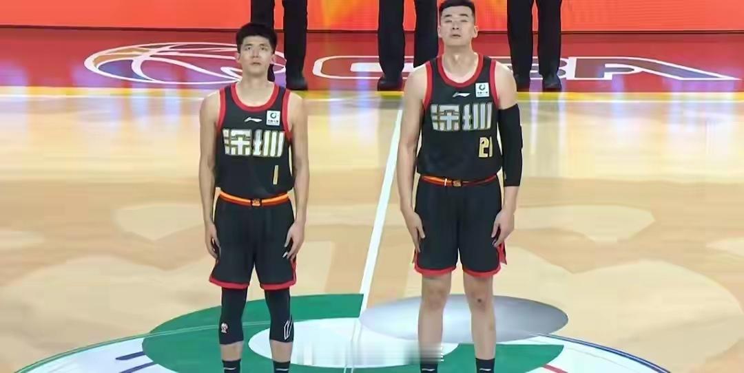全华班打的不错！深圳战四川，景菡一目前狂砍19分，贺希宁14分北京时间12月24