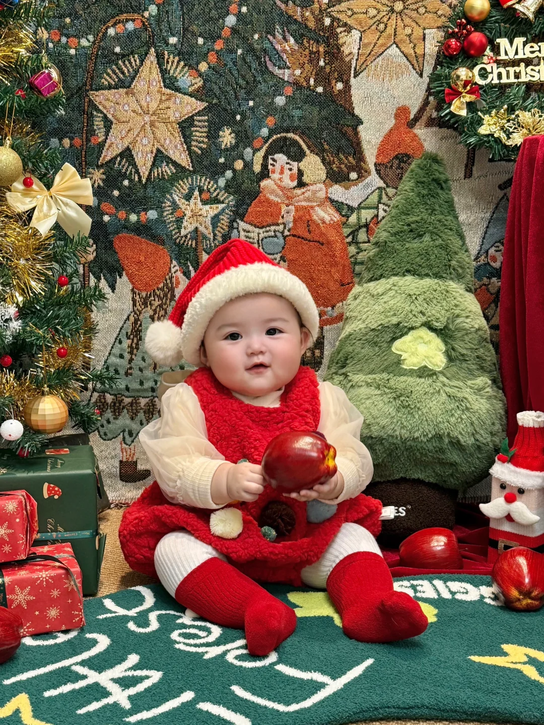 给胖宝宝过的第一个圣诞节🎄她太开心啦！