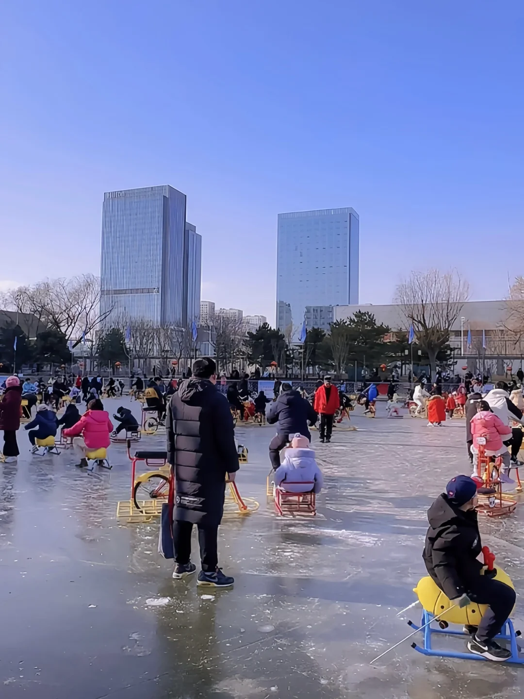 别挤团结湖啦‼️北京天然冰场又开一家